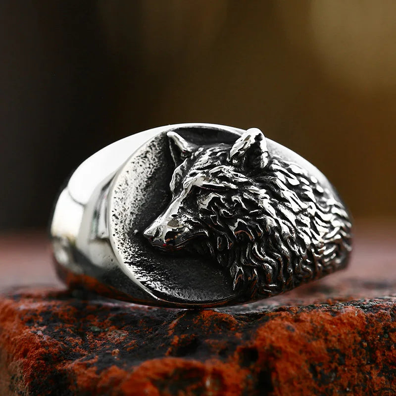 Lunar Wolf Guardian Ring – Enchanting Viking Stainless Steel Jewelry