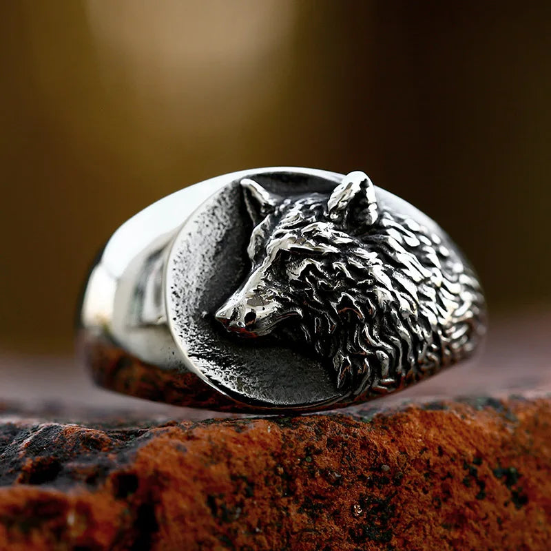 Lunar Wolf Guardian Ring – Enchanting Viking Stainless Steel Jewelry